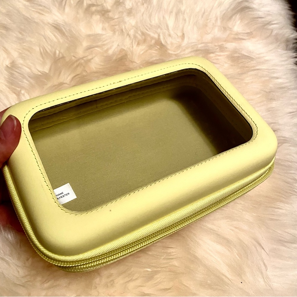 Makeup case (container) - Picture 2 of 2